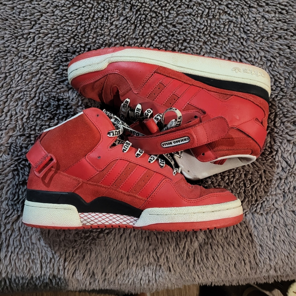 US10  08 Vintage adidas Forum HI NBA Chicago Bulls Collaboration Model Bash